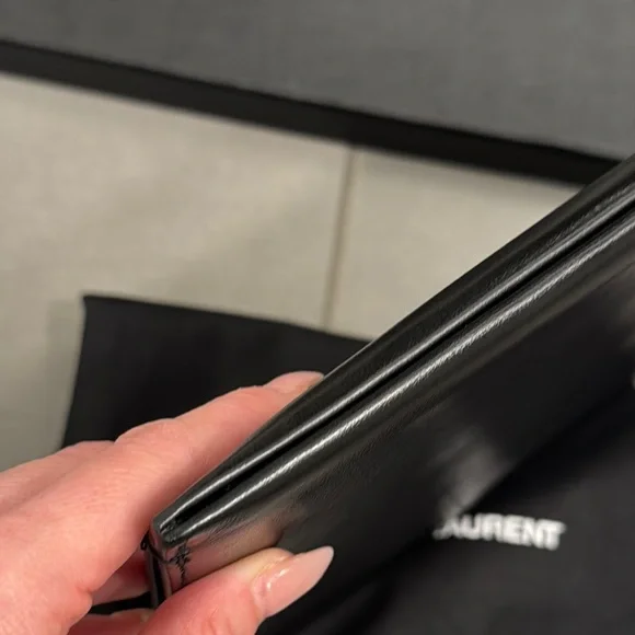 Saint Laurent Sleek Black envelope clutch - Picture 10 of 16
